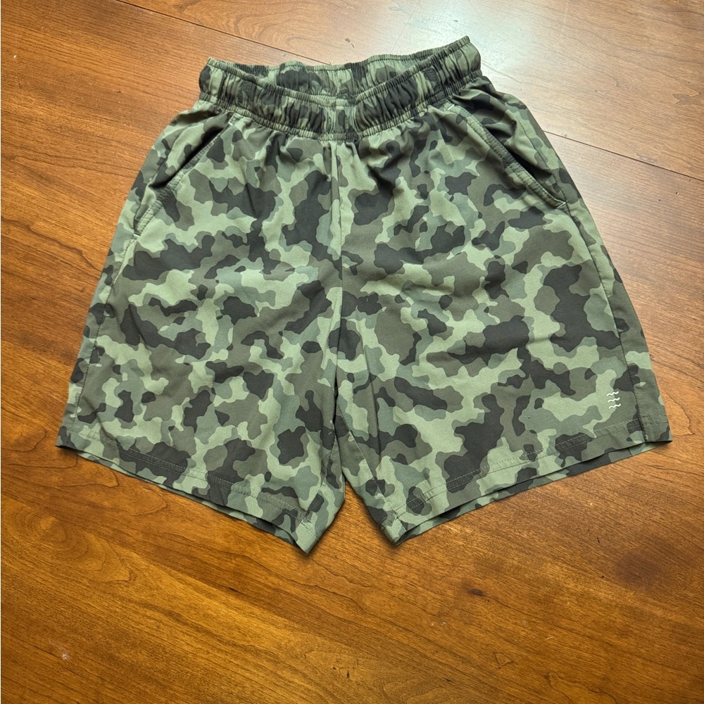Boys camo Free Fly Breeze Shorts size M (10-12)